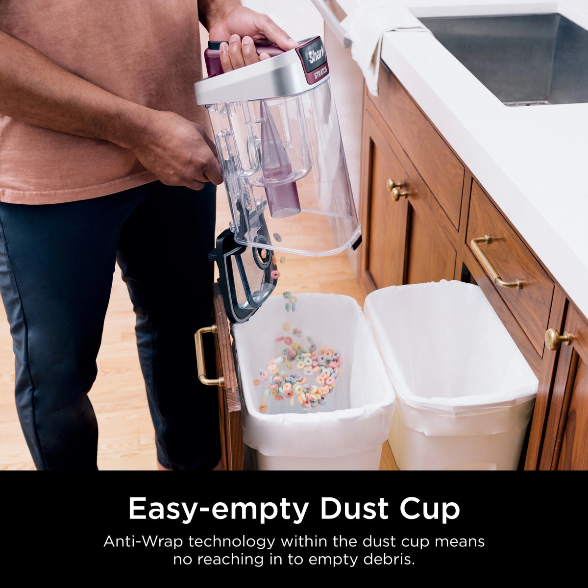 Upright Vacuum with Self-Cleaning Brushroll D225