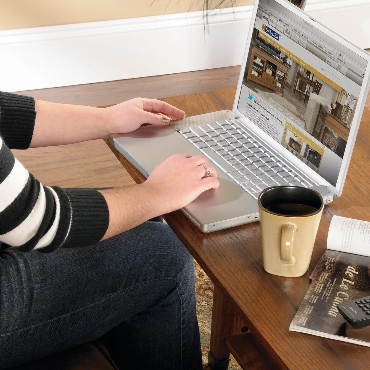 Lift-Top Coffee Table I9659